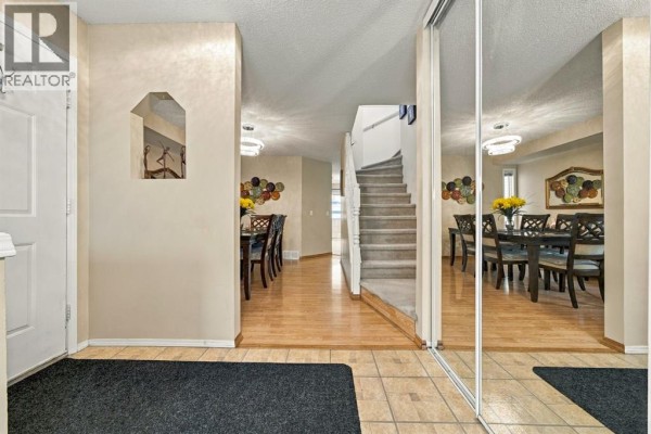 Living room - 120 Millrise Close Sw, Calgary, AB T2Y2T3 Photo 5
