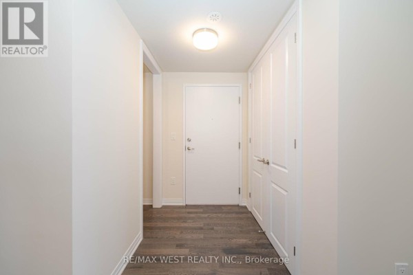 Bedroom 2 - 120 Settlers Road E, Oakville, ON L6H7C8 Photo 4