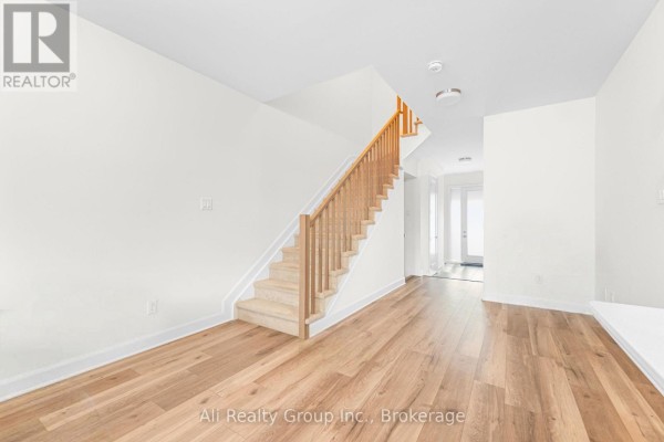 120 Succession Court, Ottawa, ON K2S2Z8 Photo 2