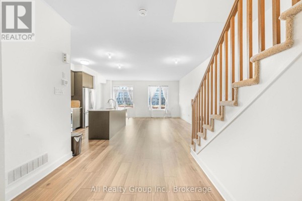 120 Succession Court, Ottawa, ON K2S2Z8 Photo 4