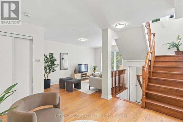 Dining room - 120 Tarragona Boulevard, Toronto, ON M6N5C5 Photo 5