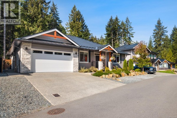 Living room - 120 Trailhead Cir, Shawnigan Lake, BC V8H2J1 Photo 4