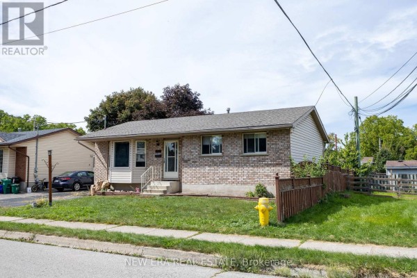 Kitchen - 120 Union Street S, Cambridge, ON N3H2H1 Photo 3