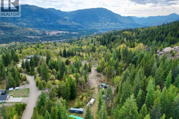 120 Upland Crescent, Castlegar, BC V1N0A2 Photo 2