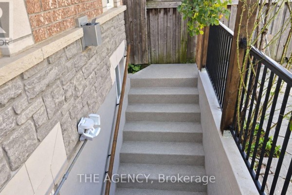 120 Valley Vista Drive, Vaughan, ON L6A0Z3 Photo 2