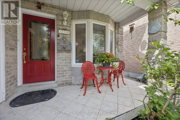 120 Winter Gardens Trail, Toronto, ON, photo 2