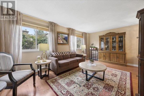 120 Winter Gardens Trail, Toronto, ON, photo 3