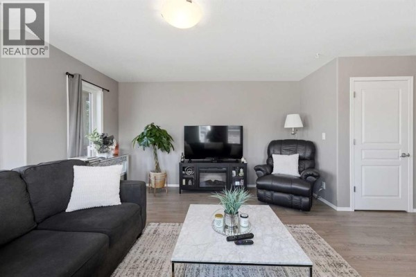 Living room - 1201, 339 Viscount Drive, Red Deer, AB T4R0S2 Photo 4