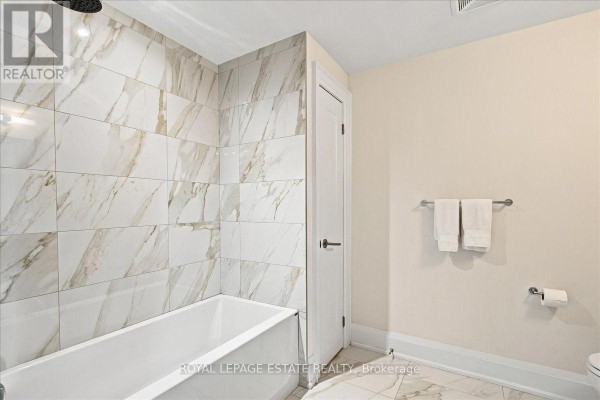 Kitchen - 1201 - 88 Cumberland Street, Toronto, ON M5R0C8 Photo 4