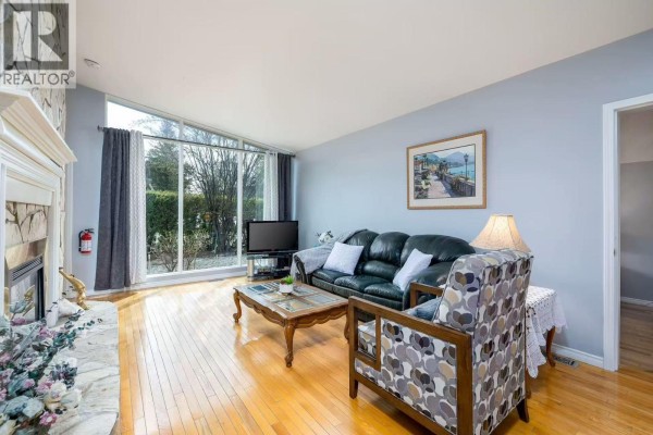 3pc Bathroom - 1201 Kelglen Crescent, Kelowna, BC V1Y6K4 Photo 5