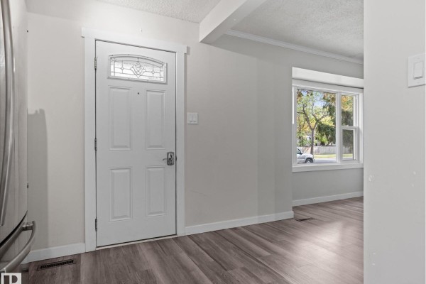 Primary Bedroom - 12018 126 St Nw Nw, Edmonton, AB T5L0W5 Photo 4