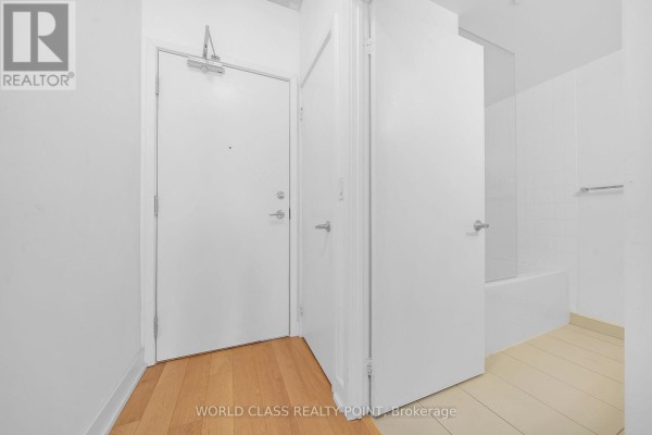 1202 - 210 Simcoe Street, Toronto, ON M5T0A9 Photo 4