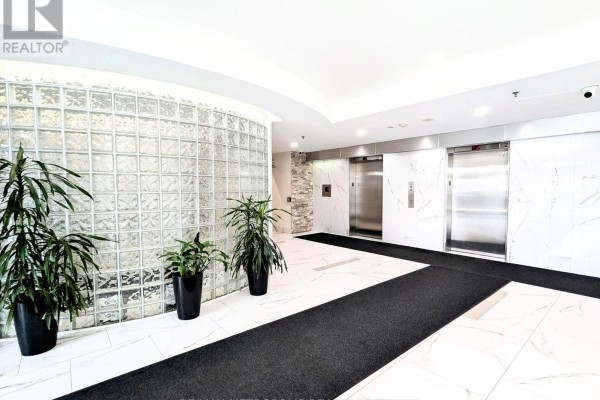 Kitchen - 1202 - 2550 Lawrence Avenue E, Toronto, ON M1P2R7 Photo 3