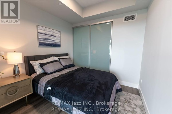 Living room - 1202 - 80 Bond Street E, Oshawa, ON L1G0E6 Photo 3
