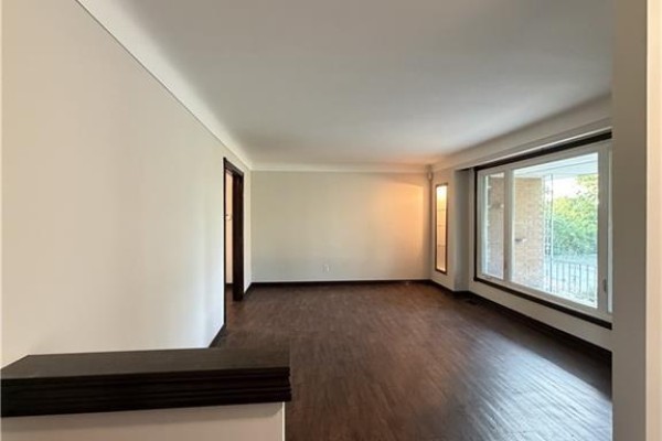 Recreation room - 1202 Barton Street, Stoney Creek, ON L8E5G9 Photo 3