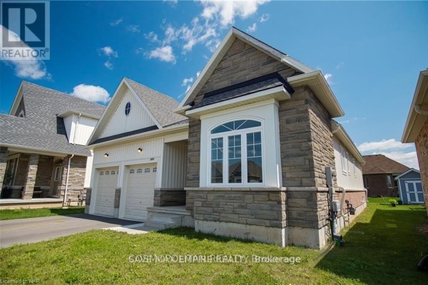 Bedroom 2 - 1202 Green Acres Drive, Fort Erie, ON L2A0C9 Photo 4
