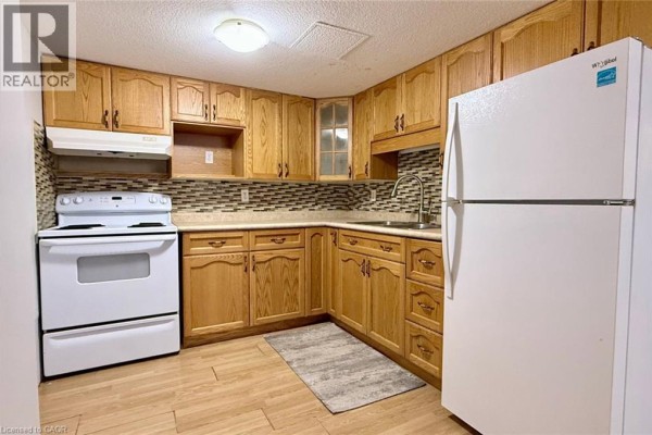 Living room/Dining room - 1202 King Street E Unit# A, Cambridge, ON N3H3P8 Photo 4