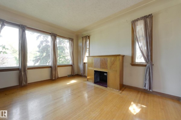Primary Bedroom - 12202 127 St Nw, Edmonton, AB T5L0Z4 Photo 4