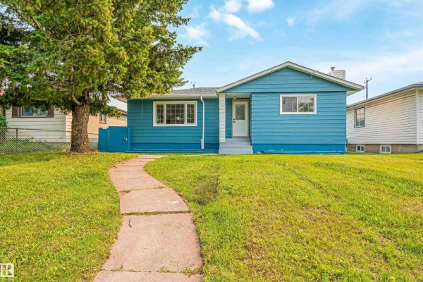 Kitchen - 12023 137 Av Nw, Edmonton, AB T5E1Z7 Photo 3