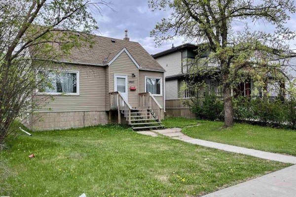 Family room - 12027 124 St Nw, Edmonton, AB T5L0M8 Photo 4
