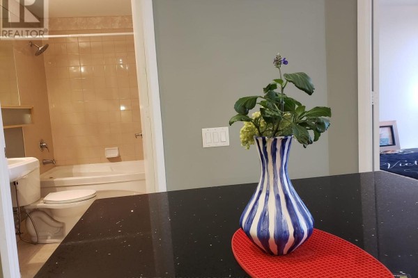 Dining room - 1203 - 85 Bloor Street E, Toronto, ON M4W3Y1 Photo 2