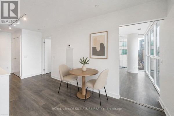 Living room - 1203 - 87 Peter Street, Toronto, ON M5V0P1 Photo 5