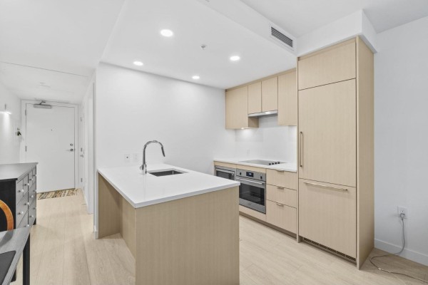 1203 13675 107a Avenue, Surrey, BC V3T2H3 Photo 5