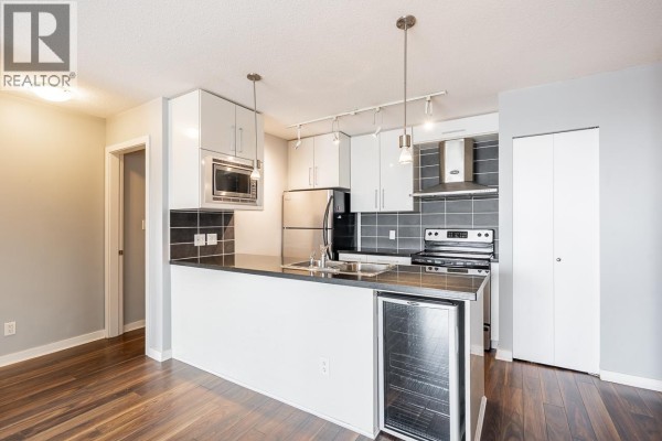 1203 689 Abbott Street, Vancouver, BC V6B0J2 Photo 2