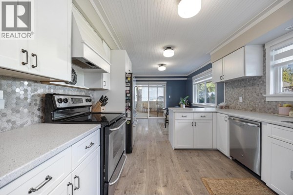 12037 208 Street, Maple Ridge, BC V2X4W9 Photo 4