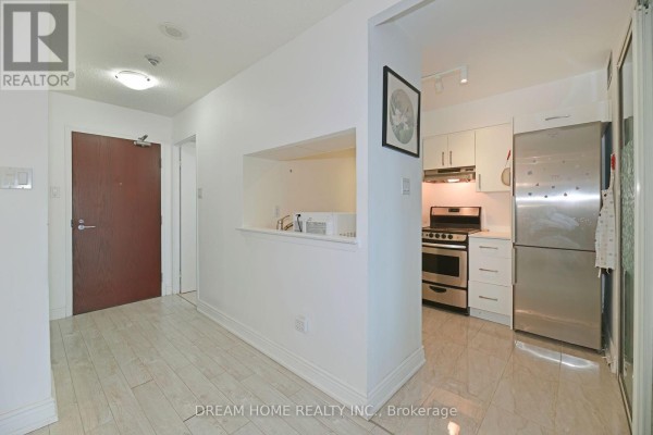 Bedroom - 1204 - 1055 Bay Street, Toronto, ON M5S3A3 Photo 4