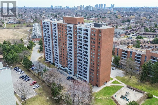 Primary Bedroom - 1204 - 1250 Bridletowne Circle, Toronto, ON M1W2V1 Photo 5