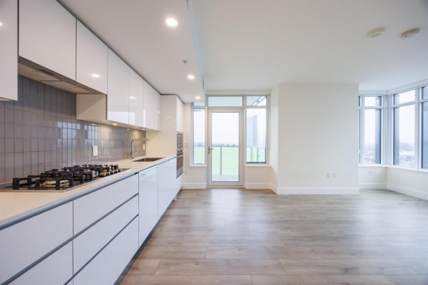 1204 10428 Whalley Boulevard, Surrey, BC V3T0W2 Photo 5