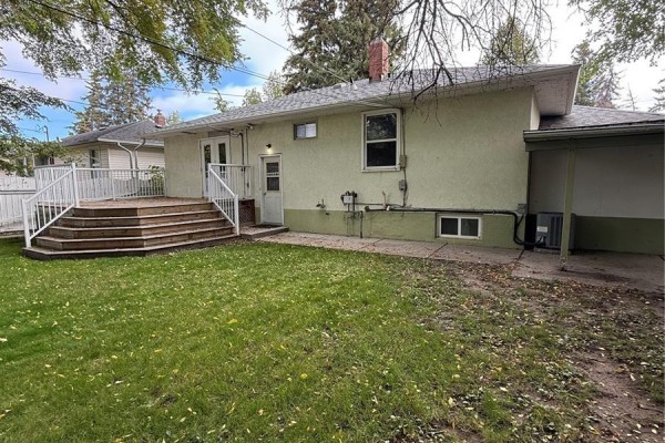 Kitchen - 1204 Ewart Avenue, Saskatoon, SK S7H2K3 Photo 3