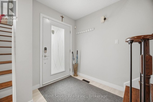 Eating area - 1204 Sherwood Mills Boulevard, Mississauga, ON L5V1S7 Photo 4