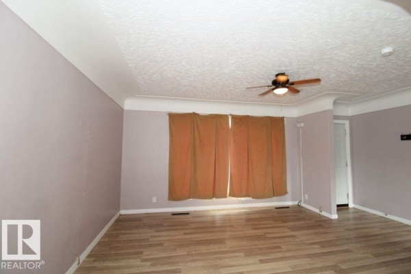 Den - 12041 86 St Nw, Edmonton, AB T5B3K5 Photo 4
