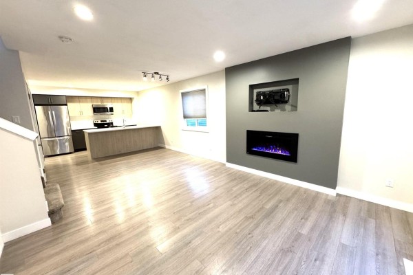 Kitchen - 12046 89 St Nw, Edmonton, AB T5B3W1 Photo 3
