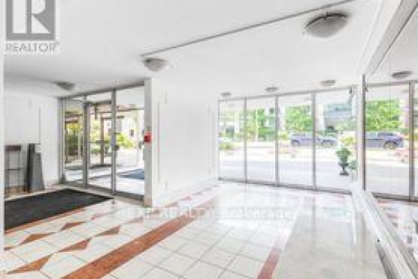 Kitchen - 1205 - 10 Huntley Street, Toronto, ON M4Y2K7 Photo 4