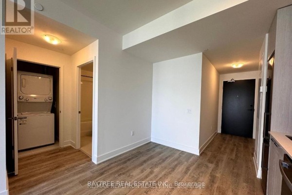 1205 - 185 Deerfield Road, Newmarket, ON L3Y0G7 Photo 4
