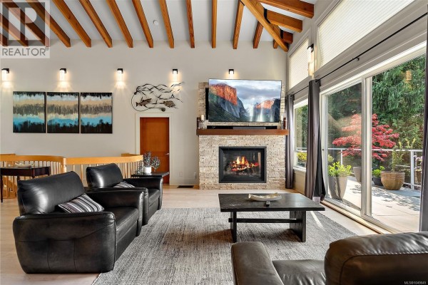 1205 Hillgrove Rd, North Saanich, BC, photo 3