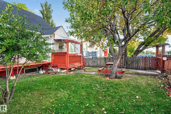 Bedroom 2 - 12053 97 St Nw, Edmonton, AB T5G1Y8 Photo 5