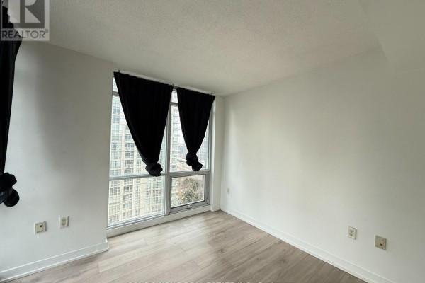 Den - 1206 - 11 Brunel Court, Toronto, ON M5V3Y3 Photo 5