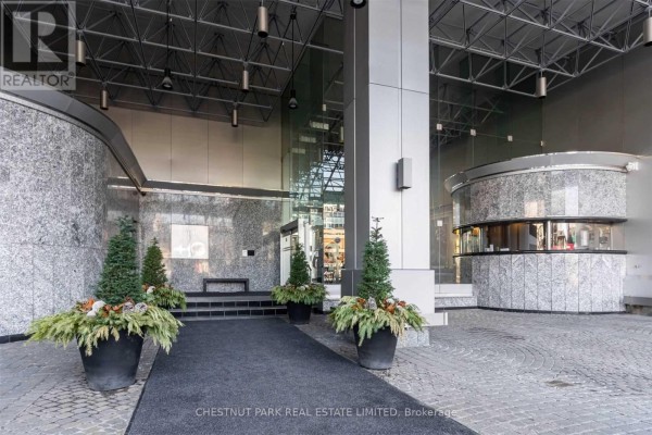 1206 - 110 Bloor Street W, Toronto, ON M5S2W7 Photo 3