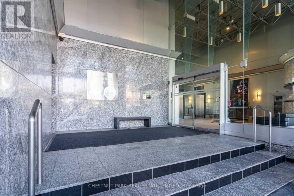 1206 - 110 Bloor Street W, Toronto, ON M5S2W7 Photo 4