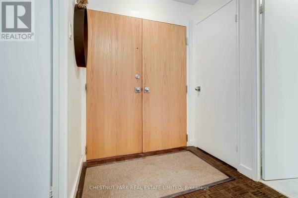 1206 - 110 Bloor Street W, Toronto, ON M5S2W7 Photo 5