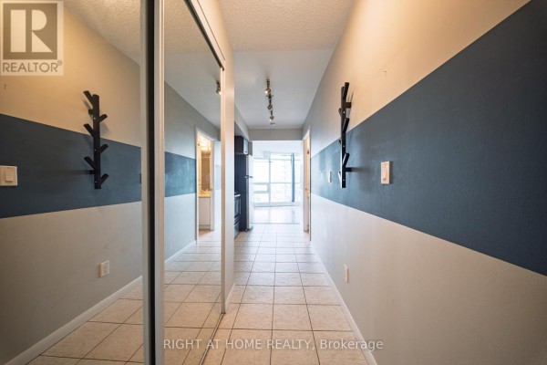 1206 - 215 Fort York Boulevard, Toronto, ON M5V4A2 Photo 5