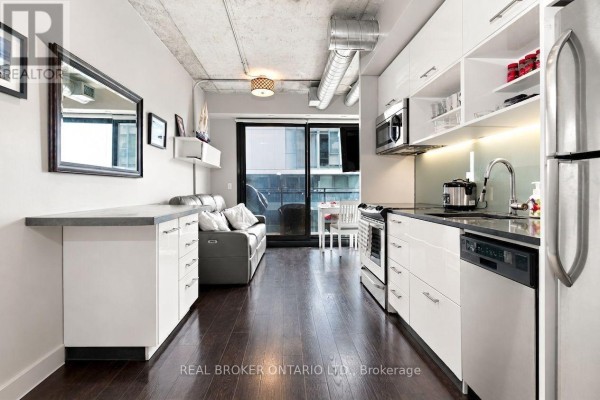 1206 - 51 Trolley Crescent, Toronto, ON, photo 2