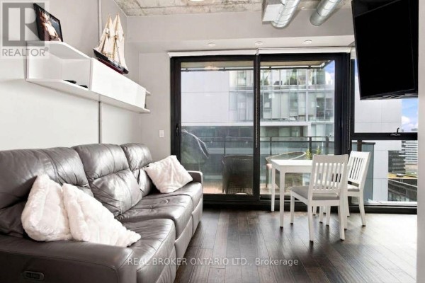 1206 - 51 Trolley Crescent, Toronto, ON, photo 3