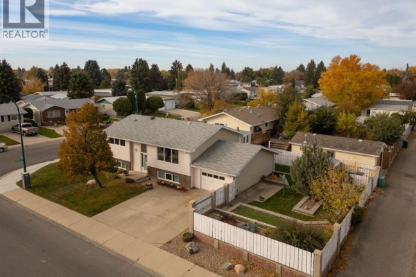 Kitchen - 1206 27th Street N, Lethbridge, AB T1H3X9 Photo 3