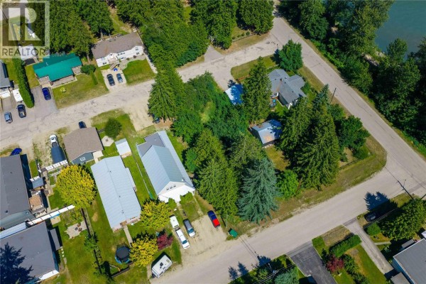1206 Carlson Street, Revelstoke, BC V0E2S0 Photo 2