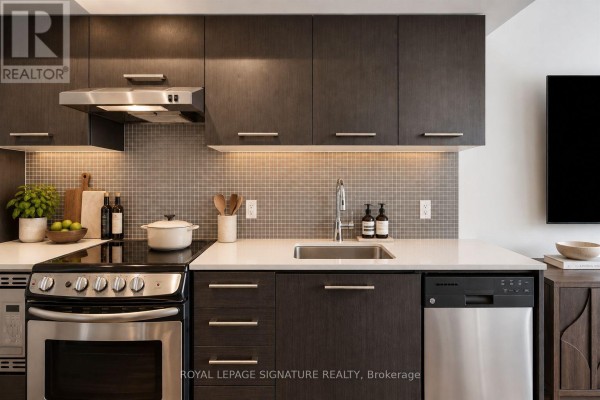 Kitchen - 1207 - 87 Peter Street, Toronto, ON M5V2G4 Photo 3